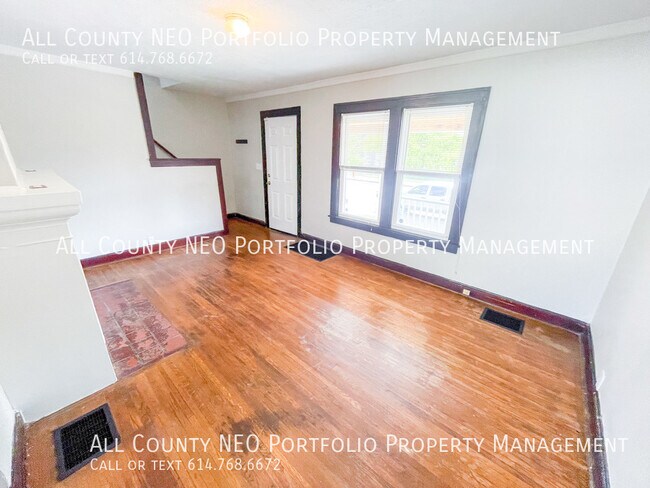 Building Photo - Charming 2-Bedroom Home with Fenced Backya...