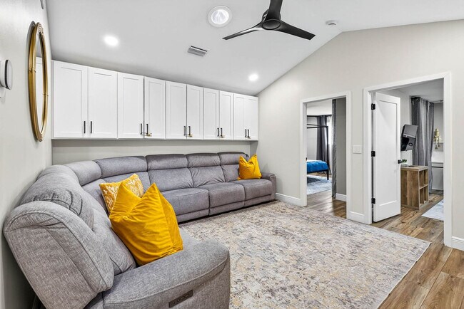 Building Photo - 319 Brentwood Dr