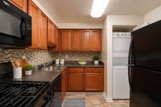 Lighthouse at Twin Lakes Apartment Homes