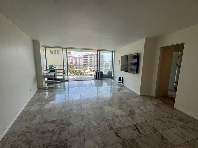 Foto del edificio - High-Rise Long Beach Condo with Ocean Views, Huge Balcony and Parking