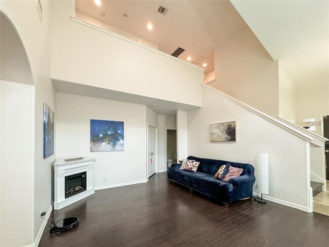 Building Photo - 9112 Beechnut Dr