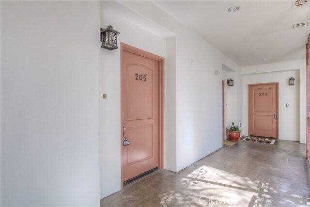 Foto del edificio - 4551 Coldwater Canyon Ave