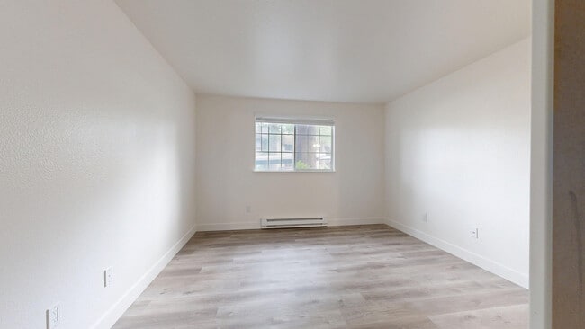 Interior Photo - Hunt Club