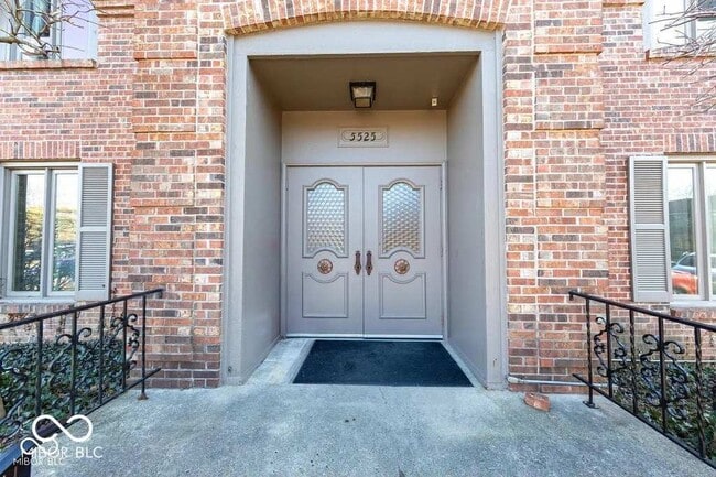 Foto del edificio - 5525 Roxbury Terrace