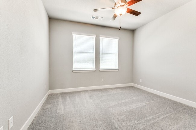 Building Photo - Where Comfort Meets Convenience - 3 Bed, 3...