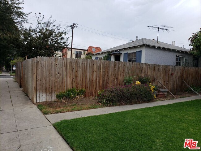 Building Photo - 3400 Mentone Ave