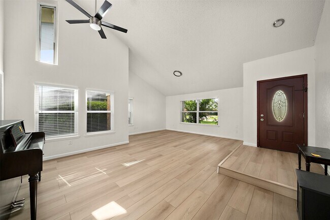 Foto del edificio - 3219 The Highlands Dr