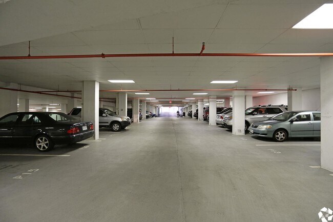 Área de estacionamiento - Cortland Alexandria