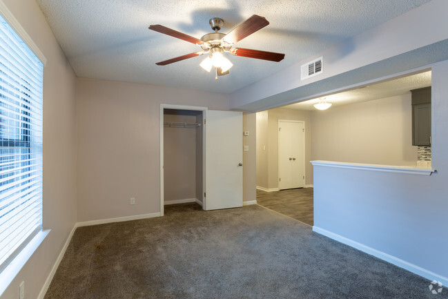 2BR,2BA - Villas West