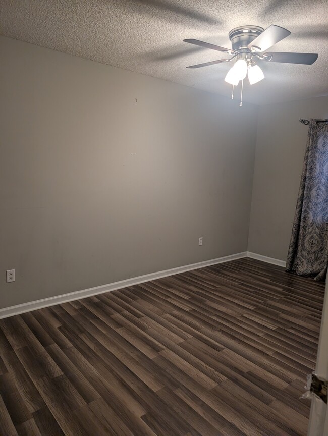 Foto del edificio - 627 Trevor St