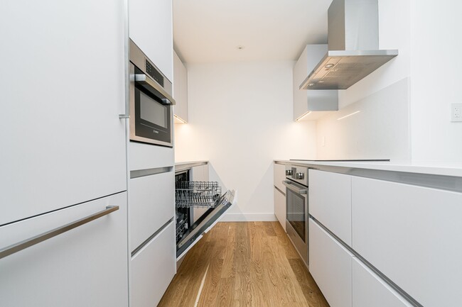 Building Photo - 240 Oriole Pkwy