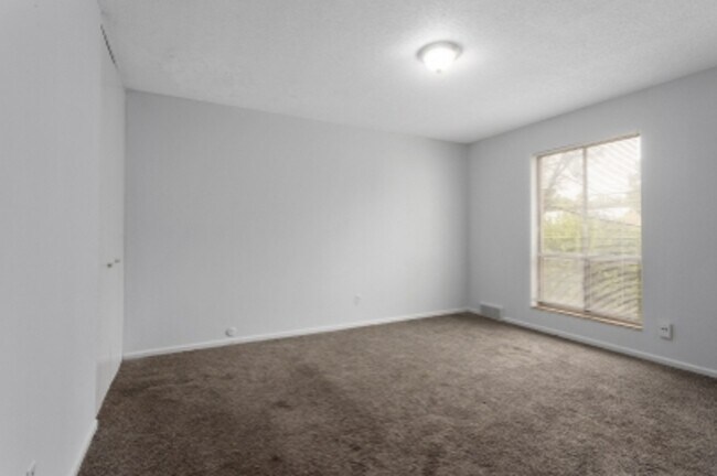 Building Photo - 508 W 89th St