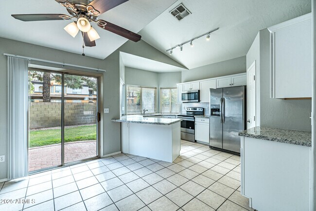 Foto del edificio - 4641 E Towne Ln