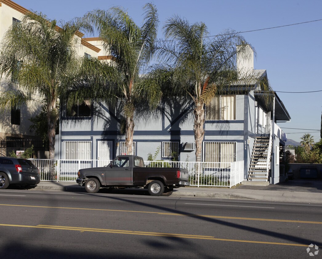 Primary Photo - 6934 Laurel Canyon Blvd