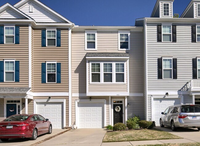 Foto del edificio - For more information call Sabrina Thomas at 757-767-0767