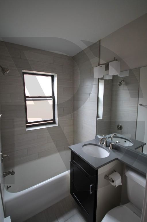 Building Photo - Beautifully Renovated Studio - Pet Friendly!
