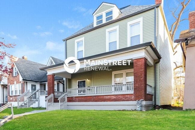 Photo - 4 Bedroom Pet-Friendly Home in Louisville, KY with Main Street Renewal