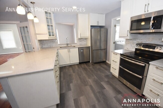 Building Photo - 1027 Springhill Way