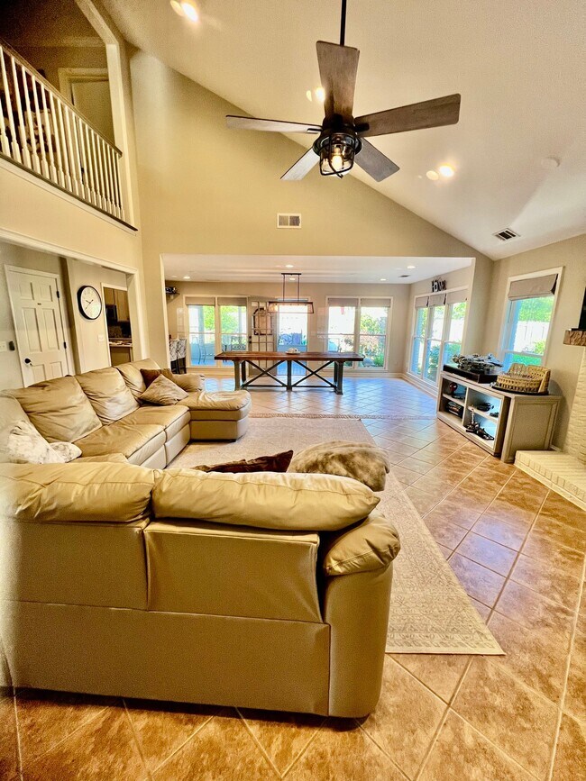 Foto del edificio - 205 Kinderhill Ct