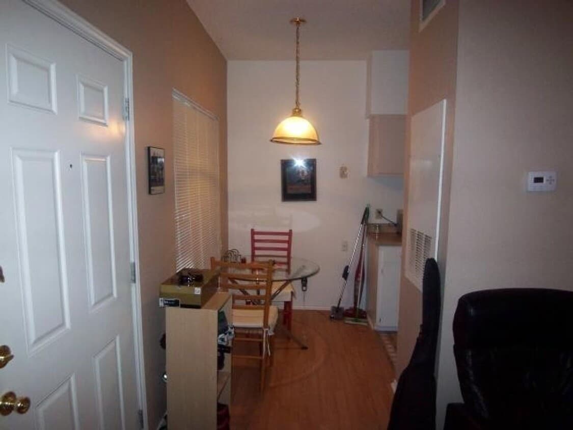 Building Photo - K006 - Salado Place #303