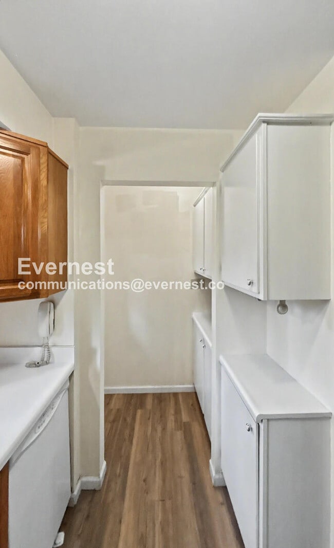 Foto del edificio - 2324 Woodbrook Cir N