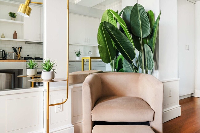 Building Photo - 240 W 73rd St