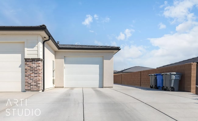 Building Photo - 1815 E Yant Flat Dr