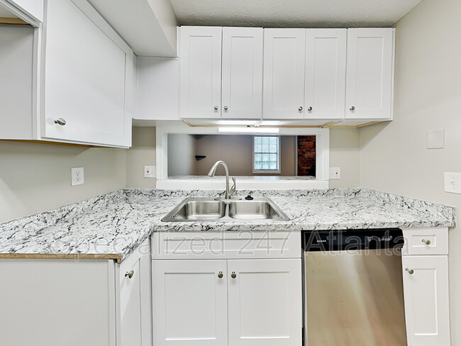 Building Photo - 5022 Hawthorne Ct