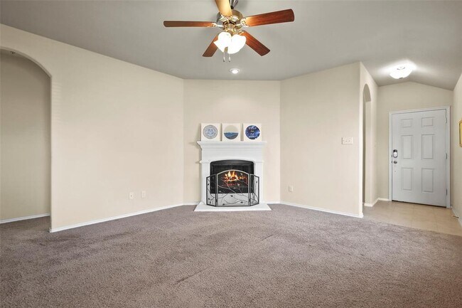 Foto del edificio - 1329 Red River Dr