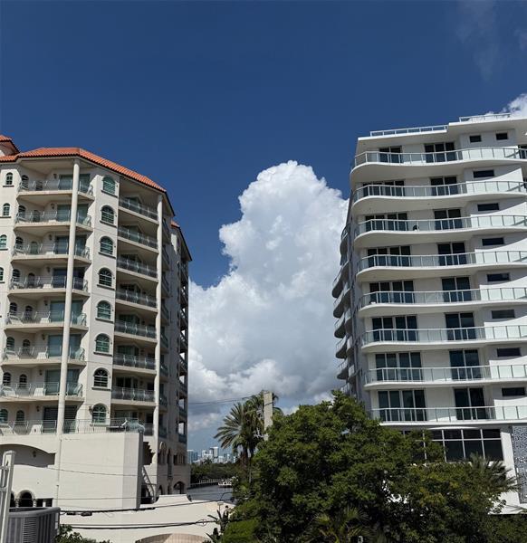 Foto del edificio - 3000 Granada St