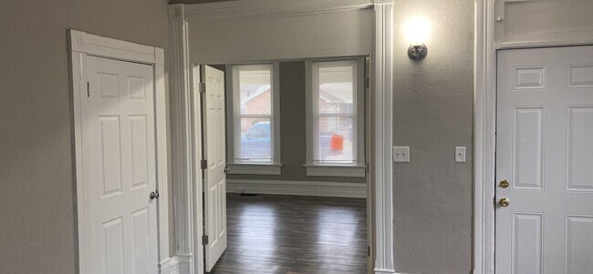 Foto del edificio - 107 N Second 4BR/2BA (Trenton)
