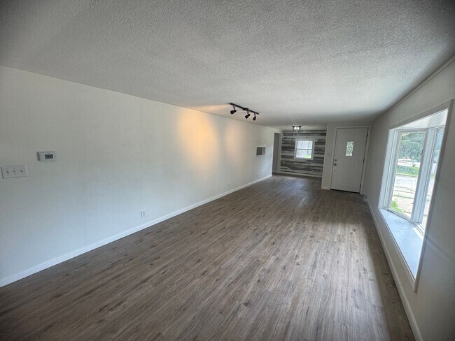 Foto del edificio - 3 Bedroom House in East Moline