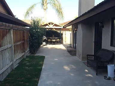 Foto del edificio - Beautiful home in Southwest Bakersfield- Near Stockdale High school ,Warren Jr High and Old river...