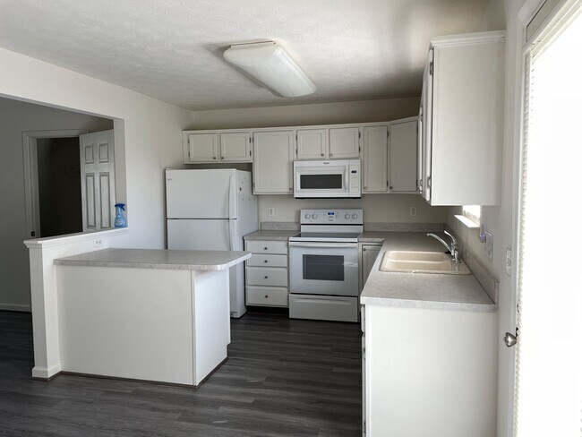 Foto del edificio - Commuter Friendly Location