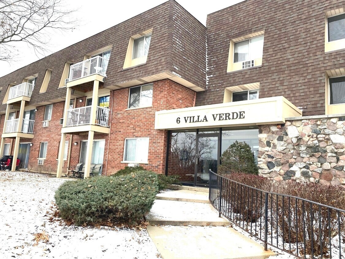 6 Villa Verde Dr Unit 203, Buffalo Grove, IL 60089 Condo for Rent in