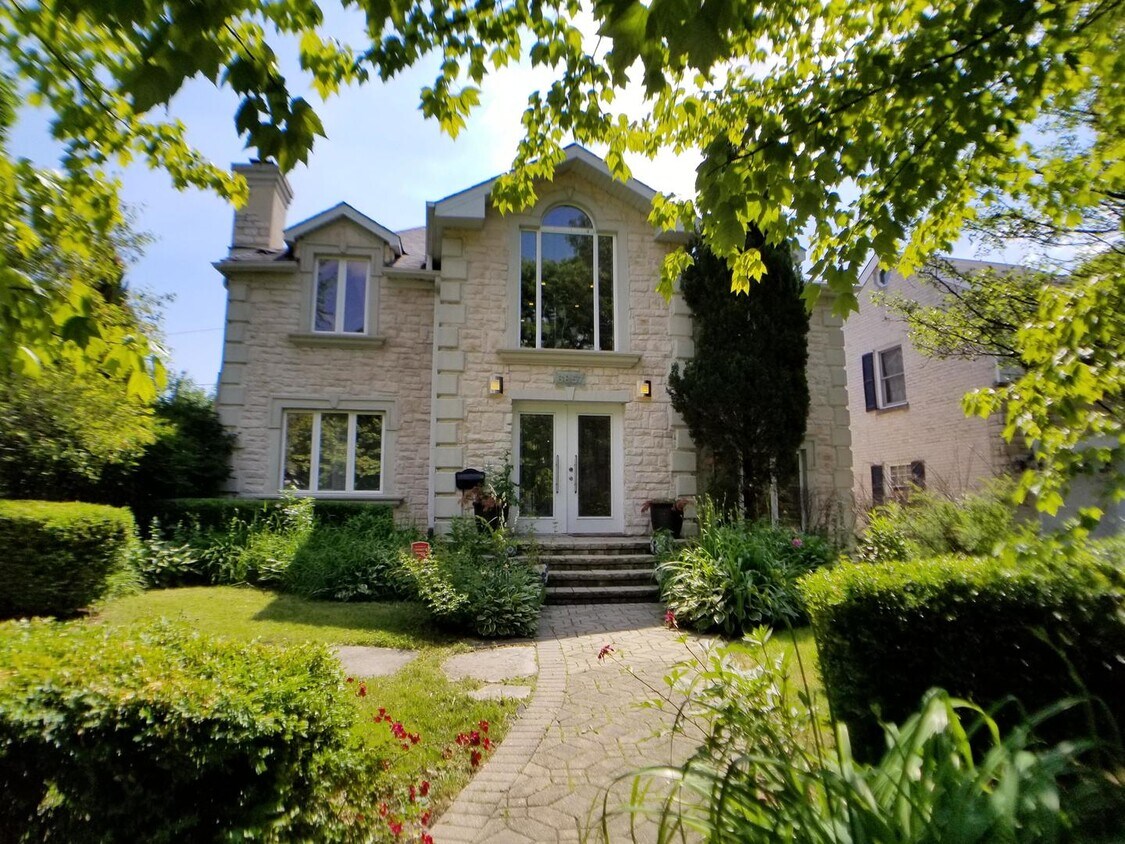 6857 N Knox Ave, Lincolnwood, IL 60712 House Rental in Lincolnwood