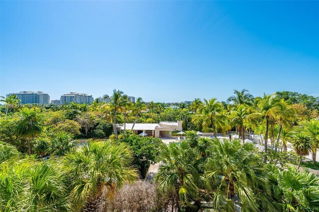 Foto del edificio - 151 Crandon Blvd
