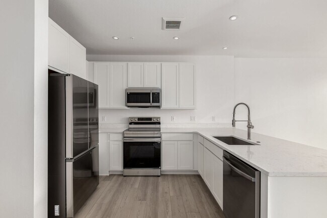 Foto del edificio - BRAND NEW Condo at SLOANS LAKE!