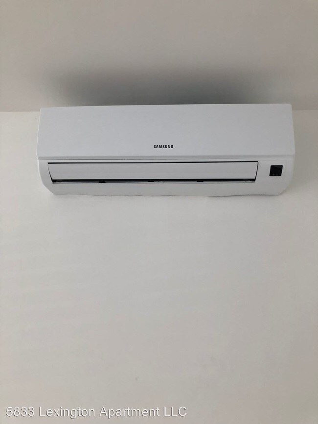 Foto del edificio - 5833 Lexington Ave