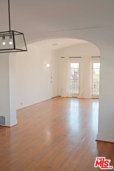 Foto del edificio - 466 1/2 N Gardner St