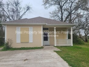 Building Photo - 6706 Woodrow St