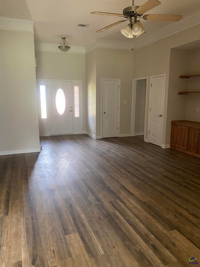 Foto del edificio - 131 Huntley Dr