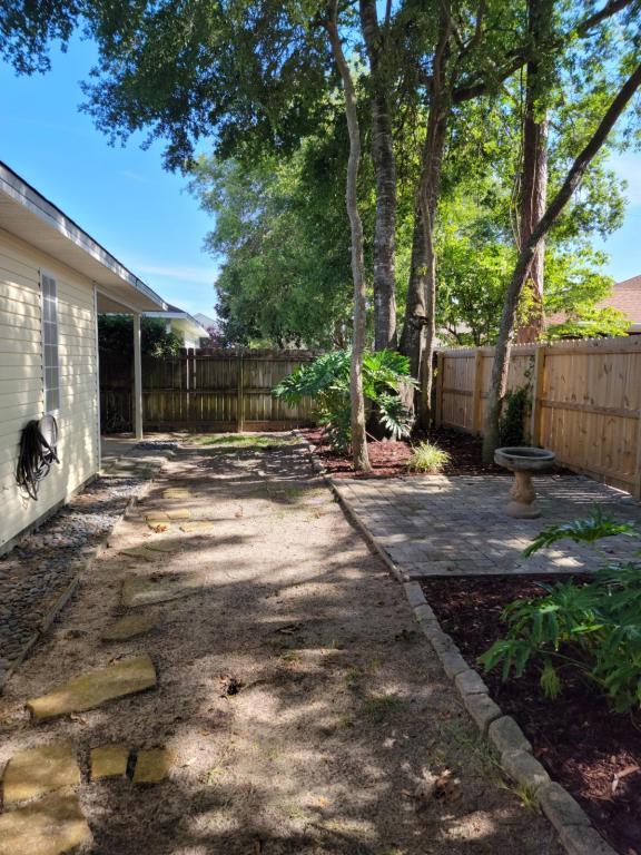 Building Photo - 944 Claeven Circle