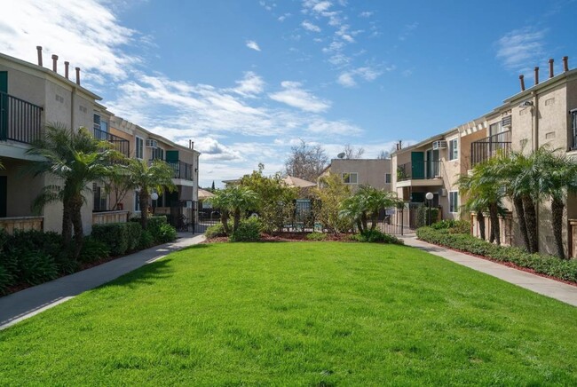 Building Photo - Broadway Estates