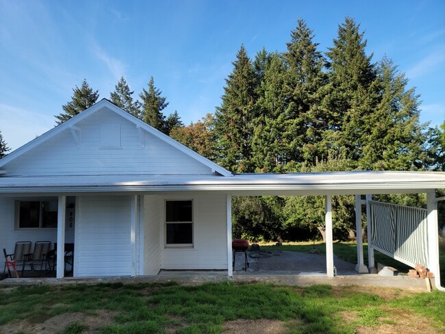 Building Photo - 408 Church St