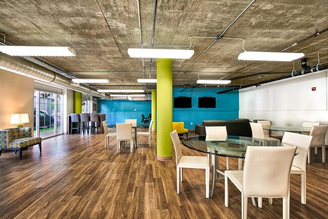 Visita nuestro salón de negocios con Wifi - Allegro at Jack London Square