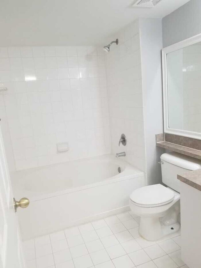 Foto del edificio - Bldg 8- Uni 206- Spacious 1bed/1bath-2nd f...