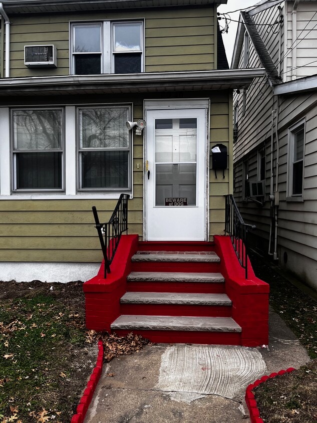 9040 208th St, Queens Village, NY 11428 House Rental in Queens Village, NY