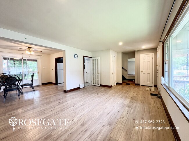 Photo du bâtiment - Charming 3-Bedroom Detached Home with Garage & Backyard – Niagara Falls