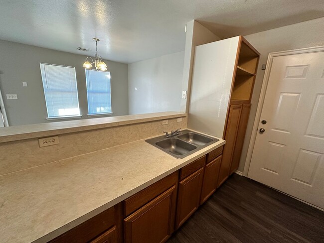 Building Photo - Remodeled 4 bed 2 bath in Midwest City